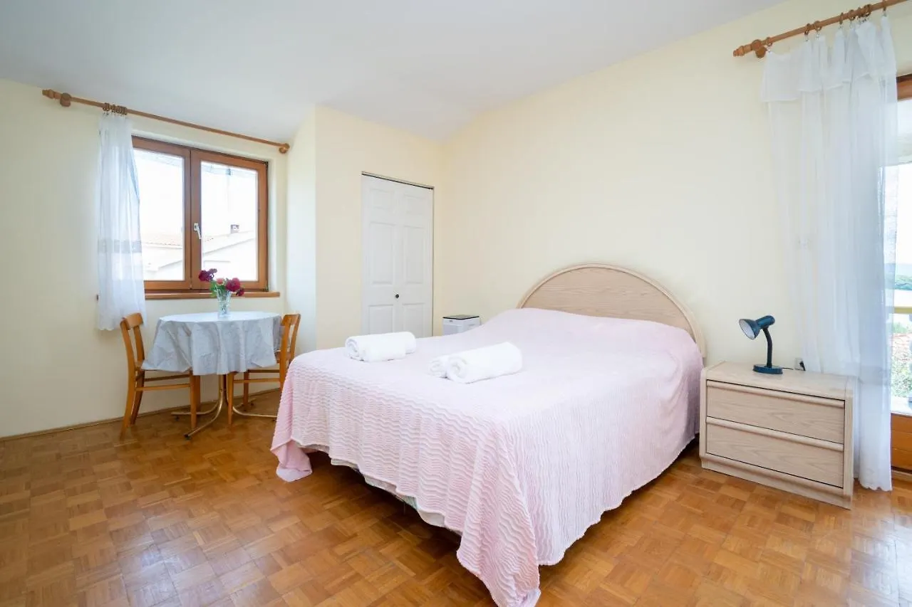 Apartments And Rooms By The Sea Mrljane, Pasman - 327 Neviđane 3*,