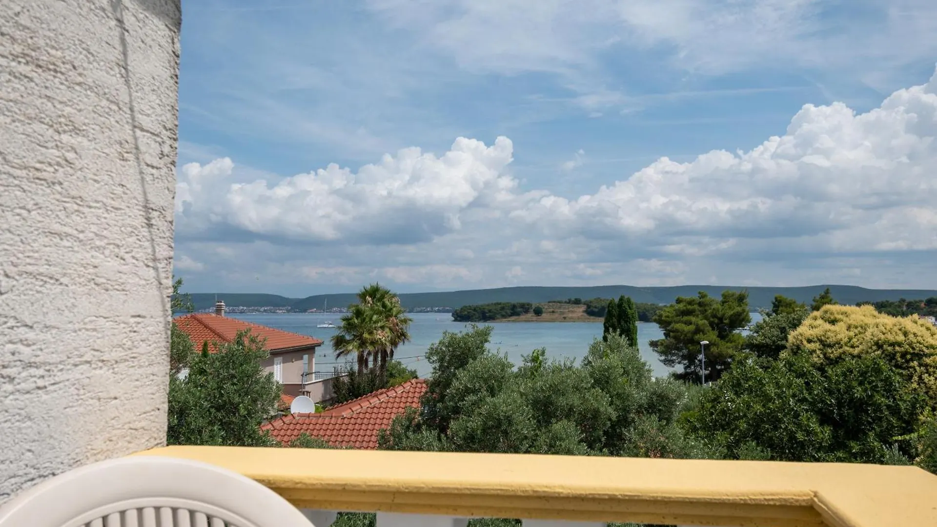 Gasthof Apartments And Rooms By The Sea Mrljane, Pasman - 327 Neviđane