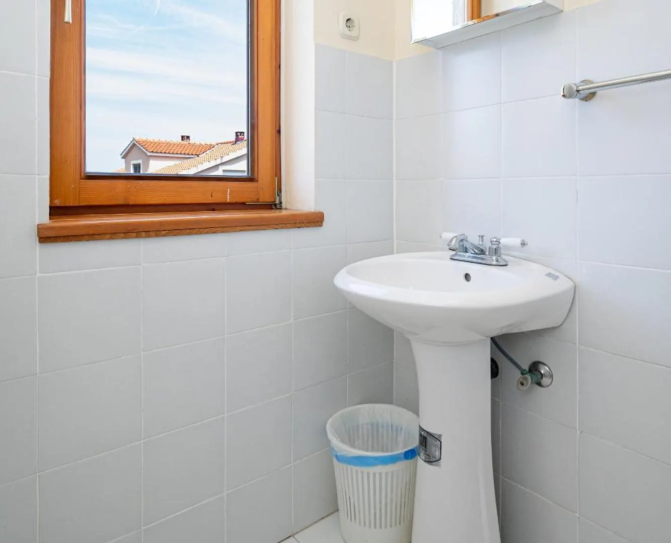 Gasthof Apartments And Rooms By The Sea Mrljane, Pasman - 327 Neviđane